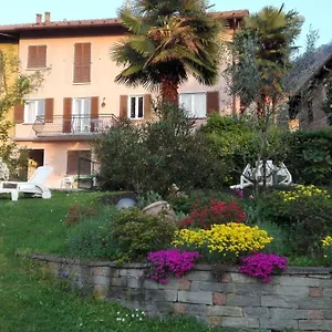 Giardino , Porto Valtravaglia Italien